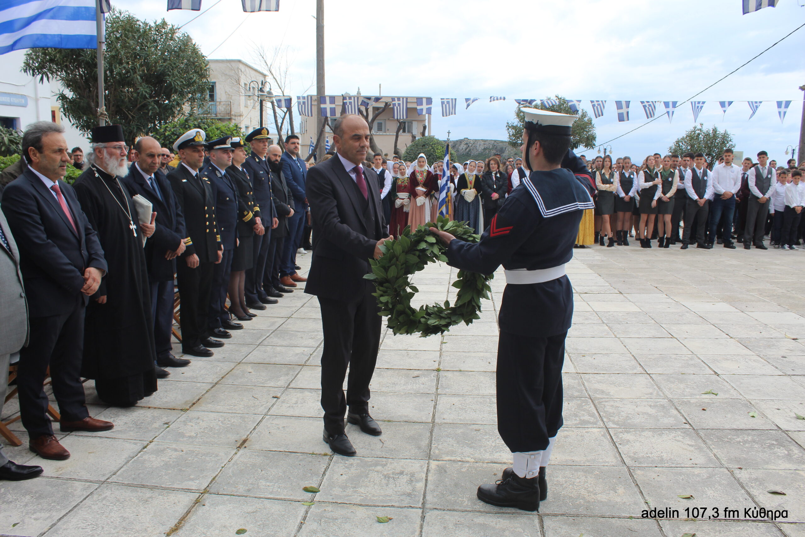 25η Μαρτίου Κύθηρα – Κατάθεση Στεφάνου από τον Π. Μεγαλοκονόμo
